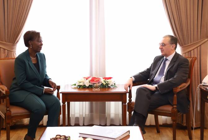 Զոհրաբ Մնացականյանը հանդիպել է Ռուանդայի արտաքին գործերի նախարարի հետ