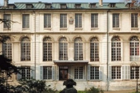Арестованы четверо подозреваемых в нападении на армянский колледж во Франции