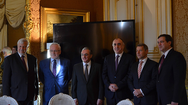 Известно, какие темы обсуждали главы МИД Армении и Азербайджана в Париже
