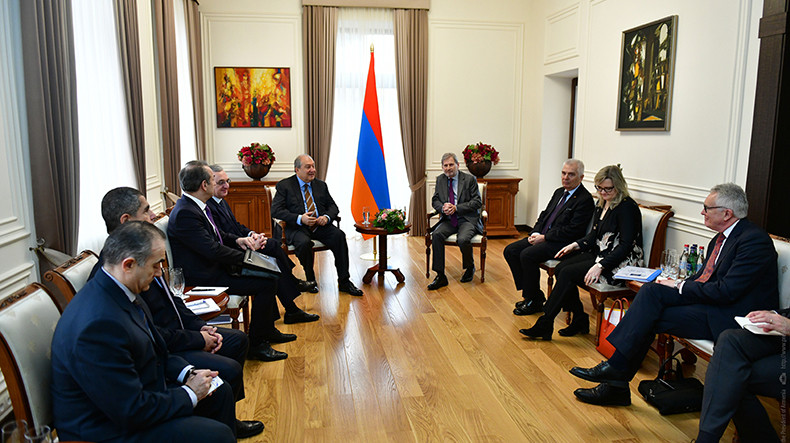 Президент Армении Армен Саркисян принял Комиссара ЕС Йоханнеса Хана