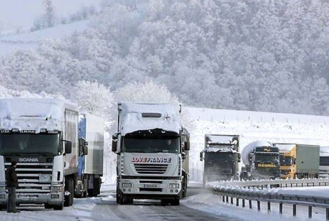 Ստեփանծմինդա-Լարս ճանապարհի ՌԴ կողմում կուտակվել է 158 բեռնատար, 79 մարդատար ավտոմեքենա և 1 ավտոբուս