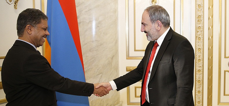 Премьер Никол Пашинян провел прощальную встречу с послом ОАЭ в Армении