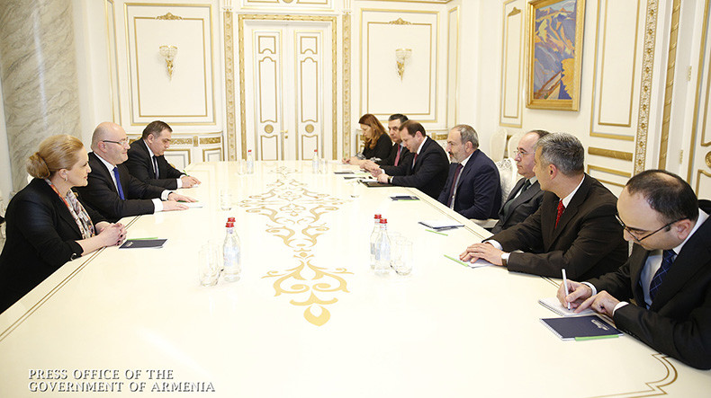 Леван Изория подчеркнул важность встречи с министром обороны Армении Давидом Тонояном