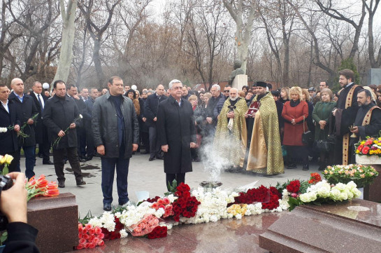 Экс-президент Армении Серж Саргсян почтил память Андраника Маргаряна