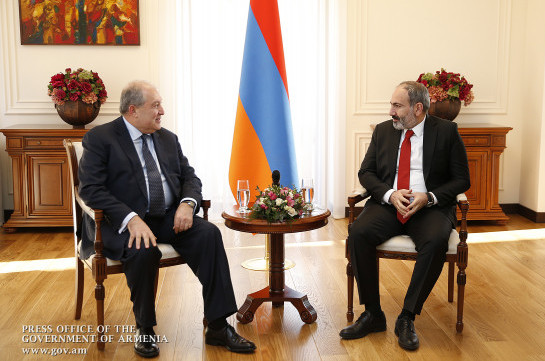 Նախագահ Արմեն Սարգսյանը հանդիպել է վարչապետ Նիկոլ Փաշինյանի հետ