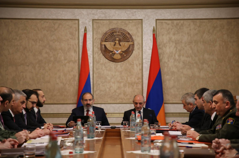 Փաստորեն․․․ մի կողմից նիստը վաղուց էր պլանավորված, մյուս կողմից ձևաչափը «չէին հասցրել որոշել»