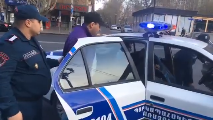 #SutNikol նախաձեռնության համակարգողները և օպերատորը բերվեցին ոստիկանություն. տեսանյութ
