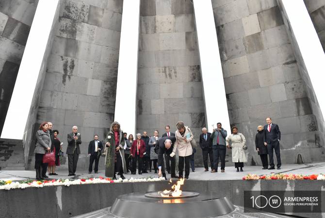 ԱՄՆ կոնգրեսականները Ծեծեռնակաբերդում հարգել են Հայոց ցեղասպանության զոհերի հիշատակը