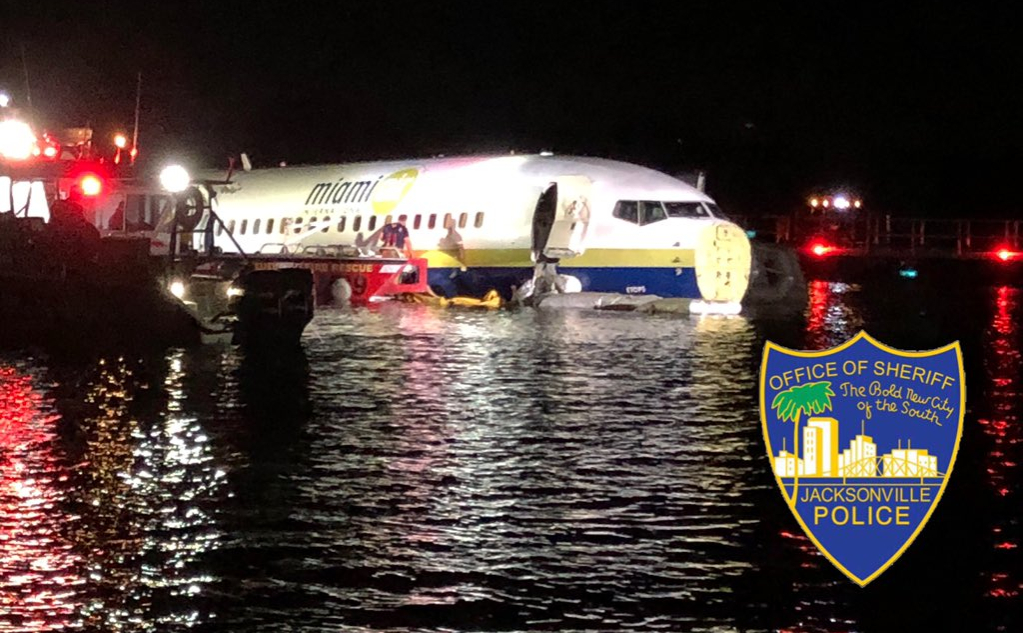 Ֆլորիդայում Boeing 737-ը դուրս գալով թռիչքուղուց, հայտնվել է գետում