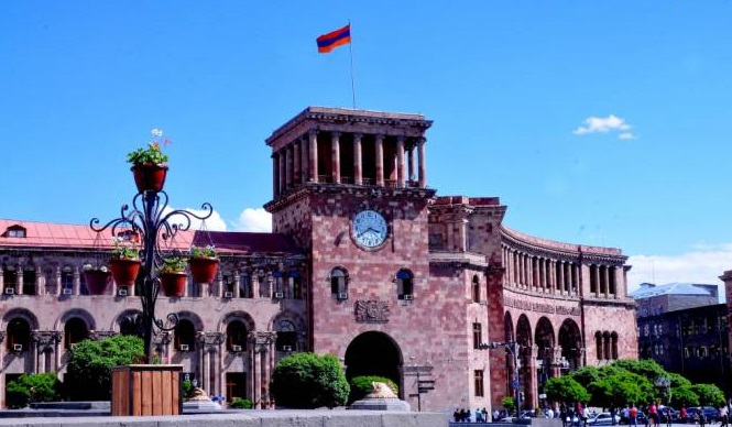 Премьер Армении уволил одного из своих советников