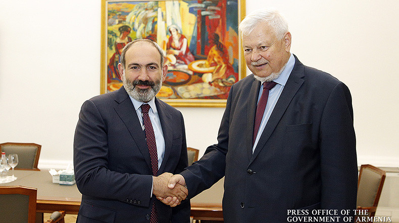 Премьер Армении Никол Пашинян принял посла Анджея Каспршика