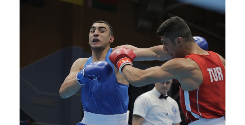 Гор Нерсесян одержал победу над турецким боксером и вышел в полуфинал