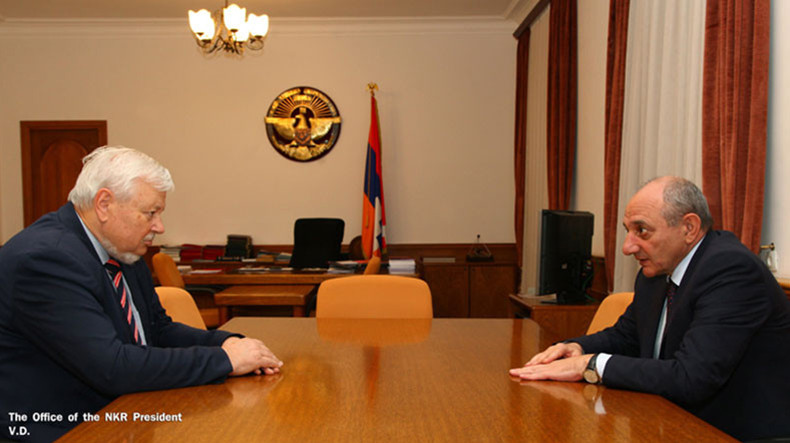 Президент Арцаха обсудил с послом Анджеем Каспршиком ситуацию на границе