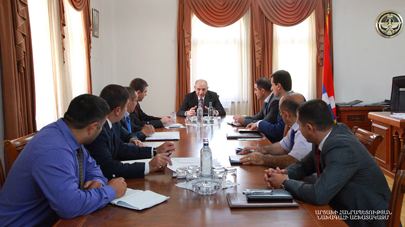 Президент Арцаха Бако Саакян провел совещание с руководителями районных администраций
