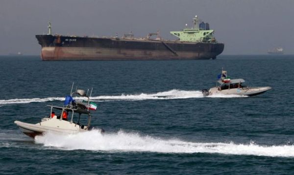 Иран отрицает попытку задержать британский танкер