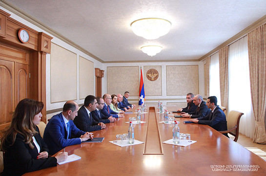 Бако Саакян принял делегацию Комиссии по регулированию общественных услуг Армении