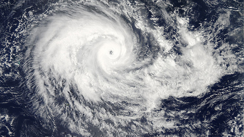 На США надвигается мощный ураган «Дориан»: жители Флориды запаслись водой и лекарствами
