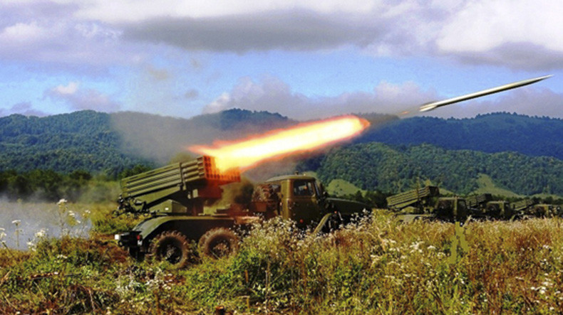 В Армении артиллеристы ЮВО уничтожили в горах лагерь условного противника
