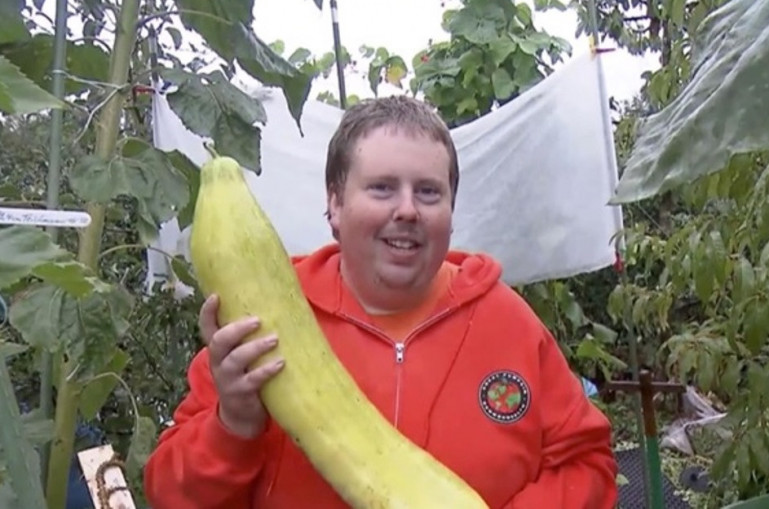 Գերմանիայում ֆերմերը «XXL չափերի» բանջարեղեն է աճեցնում (տեսանյութ)