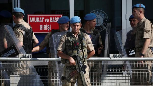 В Турции идут повальные аресты: подлежат задержанию более 220 военных