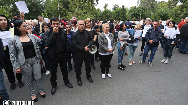 Ռոբերտ Քոչարյանի աջակիցները պահանջում են անհապաղ դատական նիստ հրավիրել
