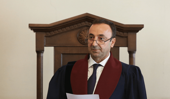 Հրայր Թովմասյանը արձակուրդ է վերցրել իր լիազորությունների դադարեցման նախագծի քննարկումներին չմիջամտելու համար