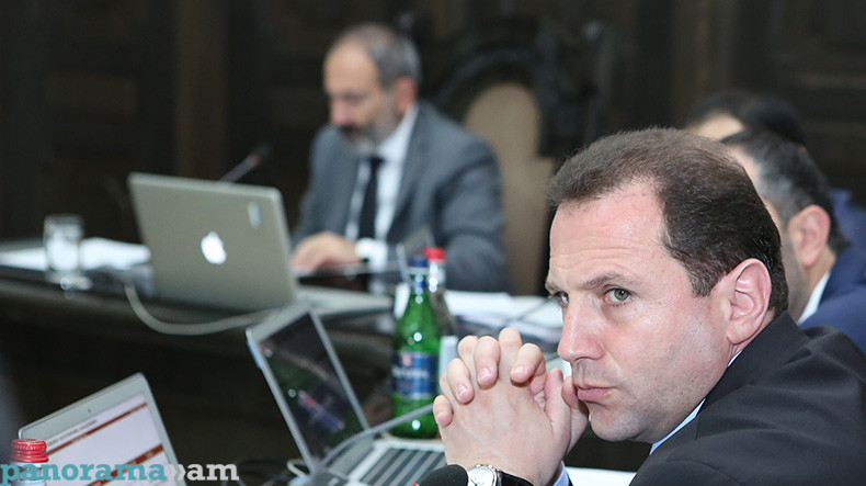 Пресс-секретарь премьера Армении ответил на сведения об увольнении министра обороны Давида Тонояна