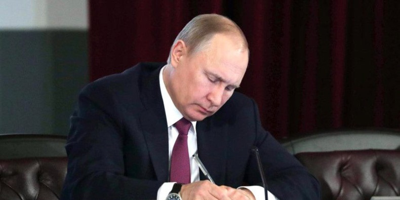 Президент России Владимир Путин уволил главу ФСИН, генералов и прокуроров