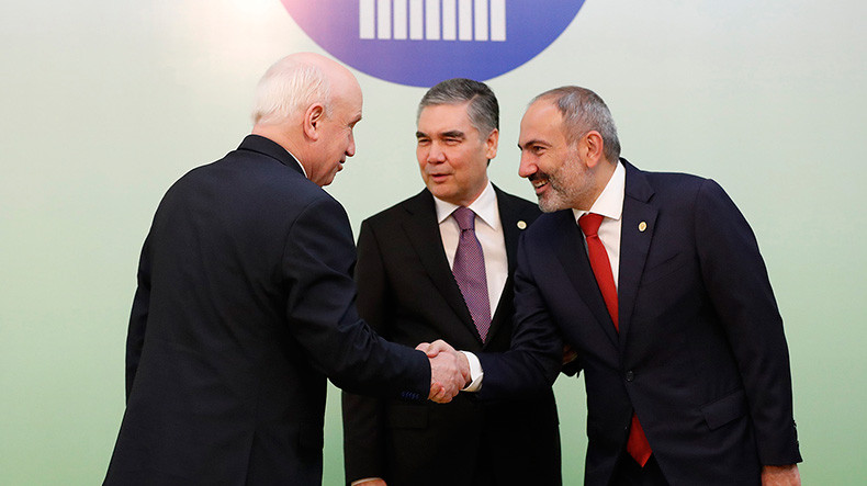 Նիկոլ Փաշինյանը Թուրքմենստանում հանդիպել է Գուրբանգուլի Բերդիմուհամեդովի հետ