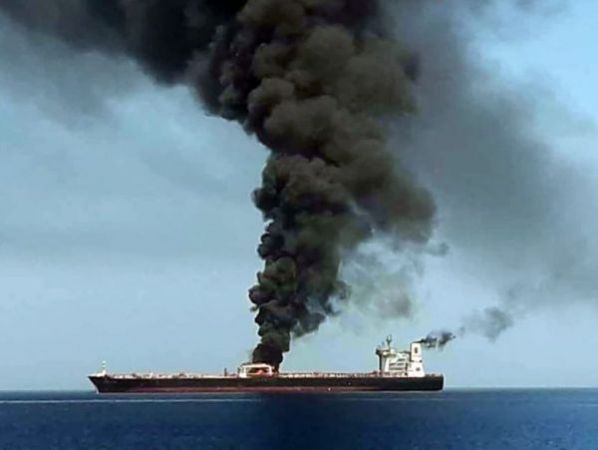 СМИ: В Красном море атакован иранский нефтетанкер
