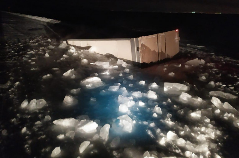 Յակուտիայում բեռնատարը, Լենա գետով անցնելիս, հայտնվել է սառույցի տակ