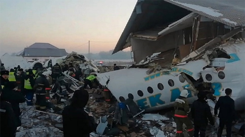 В Казахстане разбился пассажирский самолет: по последним данным погибли 14 человек