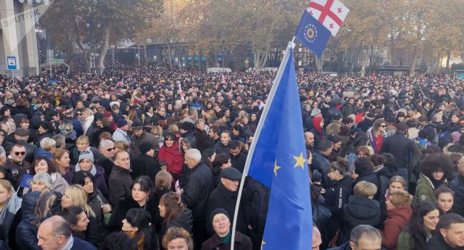 «Путь Грузии к Европе»: в центре Тбилиси прошел многотысячный митинг