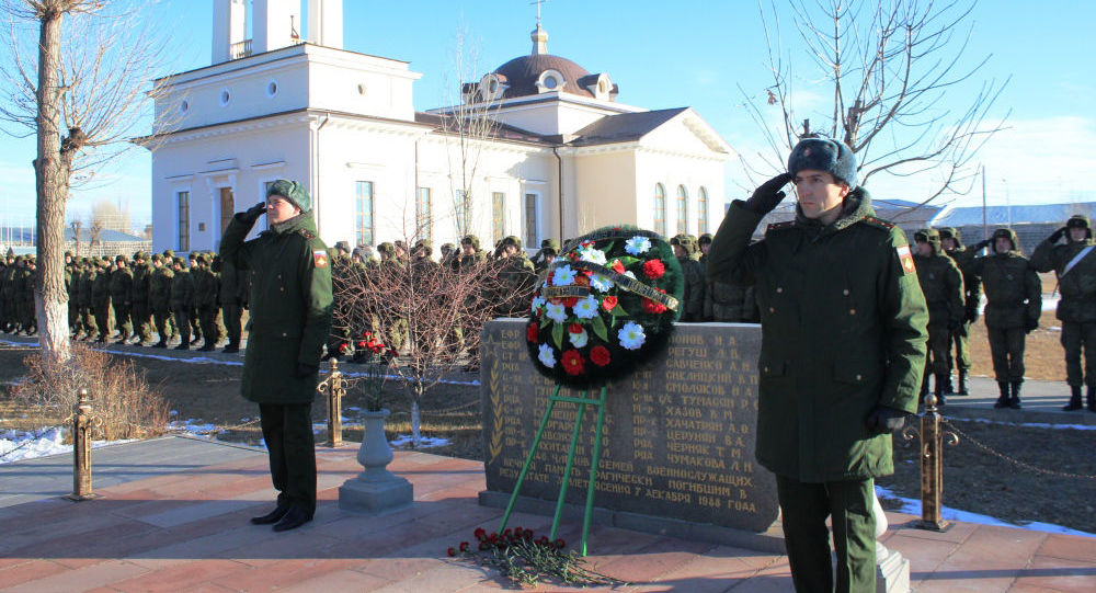 Военнослужащие ЮВО в Армении почтили память жертв Спитакского землетрясения