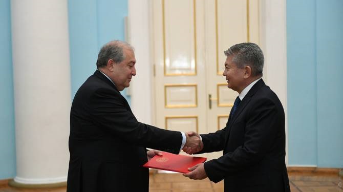 Նախագահ Արմեն Սարգսյանին հավատարմագրերն է հանձնել Հայաստանում Ղրղզստանի նորանշանակ դեսպանը