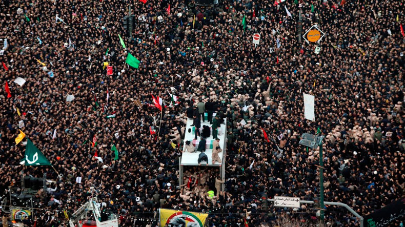 Иран: в давке на церемонии прощания с генералом Сулеймани погибли более 30 человек
