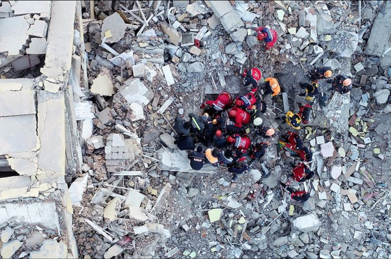 Թուրքիայում երկրաշարժի հետևանքով զոհերի թիվը հասել է 20-ի, վիրավորների թիվը` 1015-ի (լուսանկարներ, տեսանյութ)