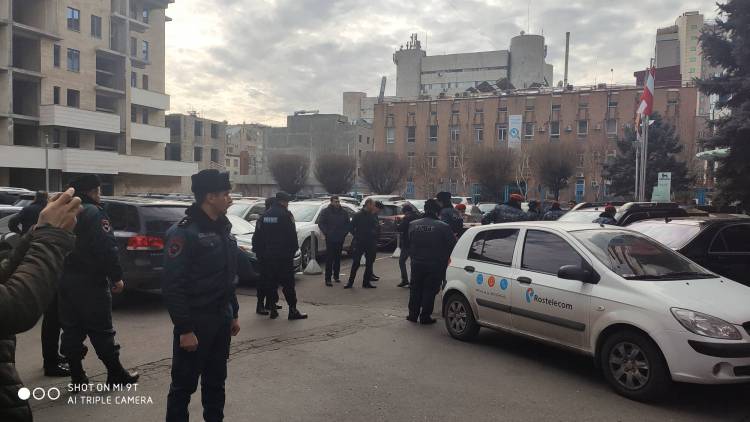 Կրակոցներ «Էրեբունի» պլազայում. ավտոմատներով ոստիկաններ ժամանեցին. ՏԵՍԱՆՅՈՒԹ
