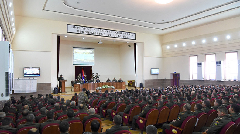 Президент Бако Саакян: Армия обороны Арцаха в 2019 году уверенно выполнила поставленные перед ней задачи