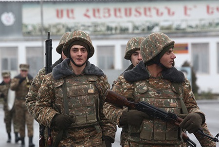 Армении запретили посещения военных частей и отпуск военнослужащих