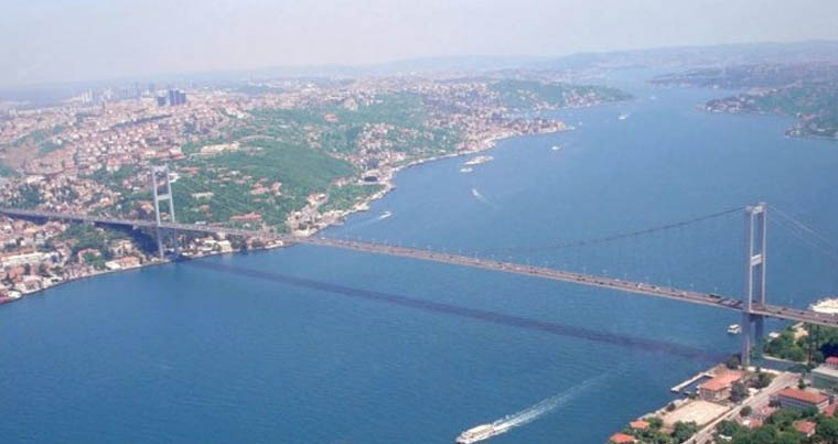 В Турции задумались о перекрытии черноморских проливов из-за обострения в Сирии