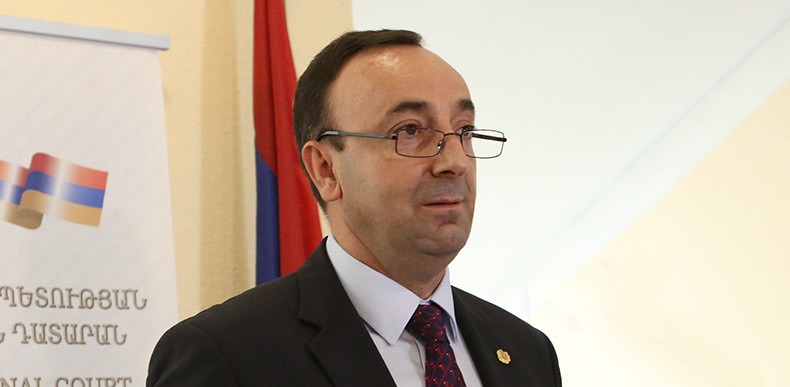 Глава КС Армении Грайр Товмасян поздравил Бако Саакяна по случаю Дня возрождения Арцаха