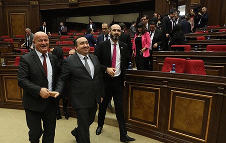 Законопроекты отозваны инициатором – Арарат Мирзоян о переносе внеочередного заседания парламента