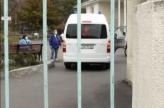 В Армении еще один врач и водитель скорой помощи инфицированы коронавирусом