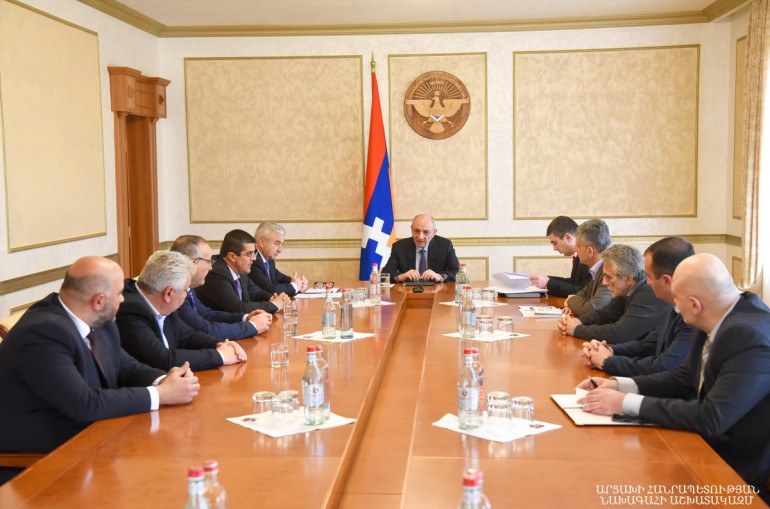 Президент Арцаха Бако Саакян с представителями политических партий обсудил предстоящие выборы