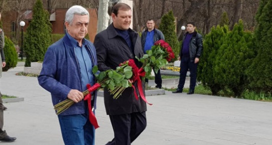 Серж Саргсян в Пантеоне имени Комитаса воздал дань уважения памяти Андраника Маргаряна