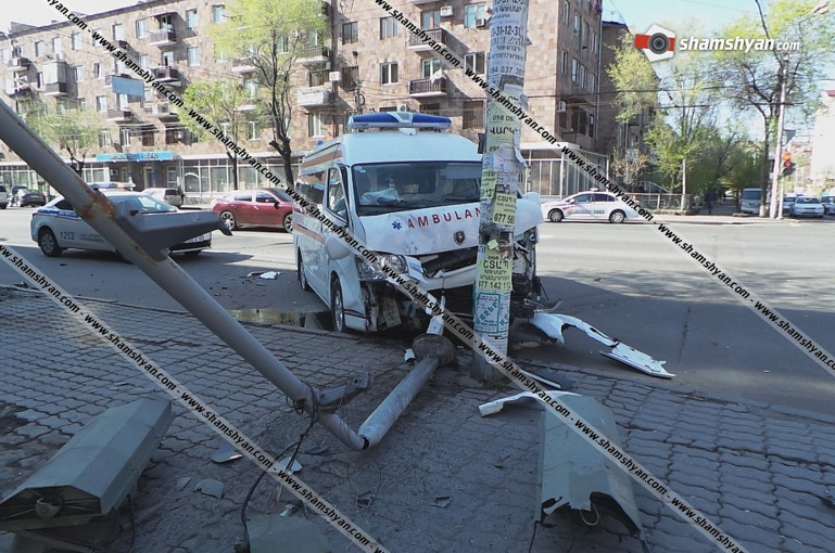 Խոշոր ավտովթար Երևանում. բախվել են հիվանդ տեղափոխող շտապօգնության ավտոմեքենան ու Ford-ը. կա 6 վիրավոր