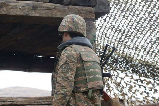 В Арцахе выстрелом с азербайджанской стороны ранен военнослужащий