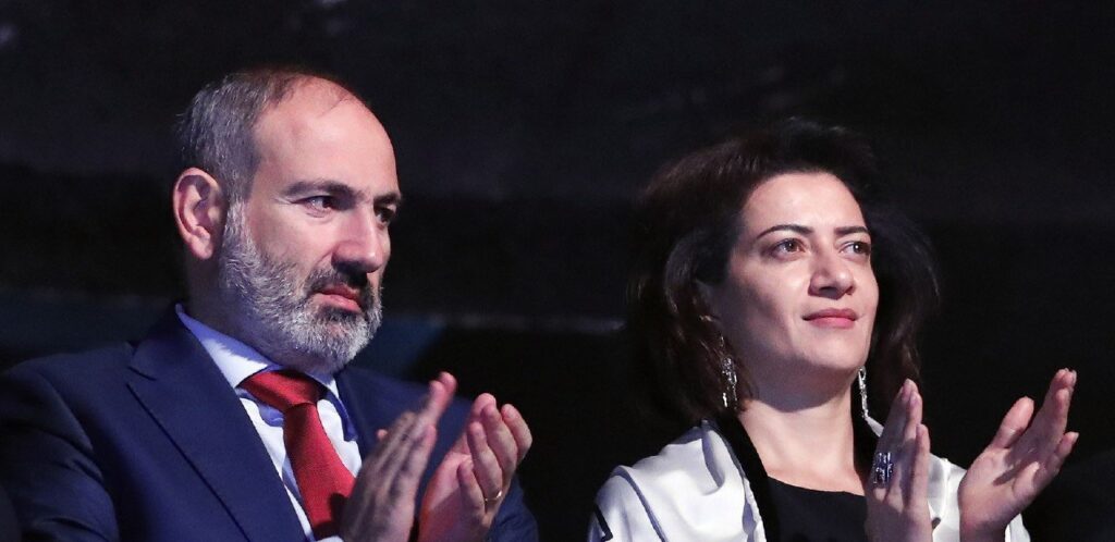 Հիմնական կոռուպցիոներները հանդիսանում են Հայաստանի վարչապետը և նրա կինը. Զեկույց. Компромат СНГ