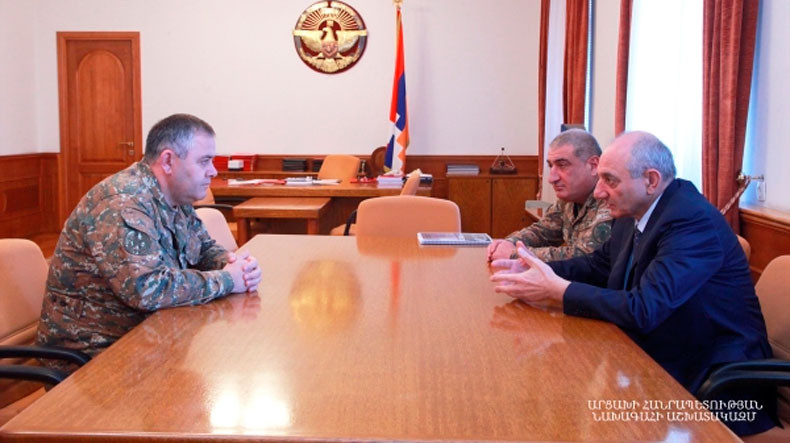 Президент Арцаха провел встречу с начальником Генштаба ВС Армении Артаком Давтяном